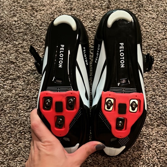Peloton Cycling Shoes with cleats - Picture 4 of 4